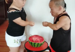 网红夫妻吃瓜图片,揭秘娱乐圈幕后真相